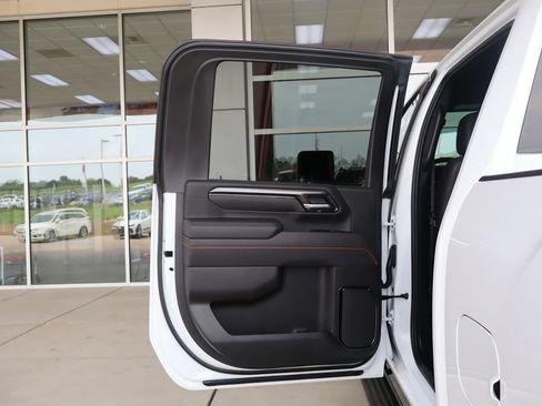 Used 2025 GMC Sierra 2500 AT4 AWD/4WD image 36