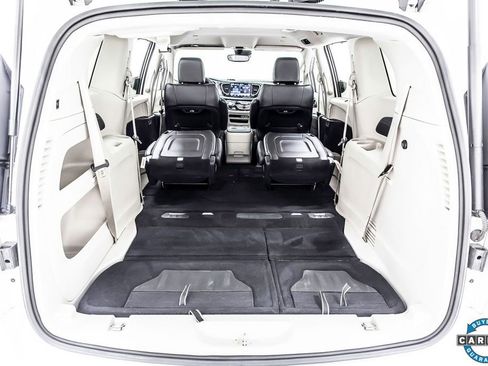 Used 2023 Chrysler Pacifica Touring-L image 37