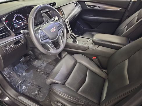 Used 2017 Cadillac XT5 Luxury w/ Driver Awareness Package AWD/4WD image 19