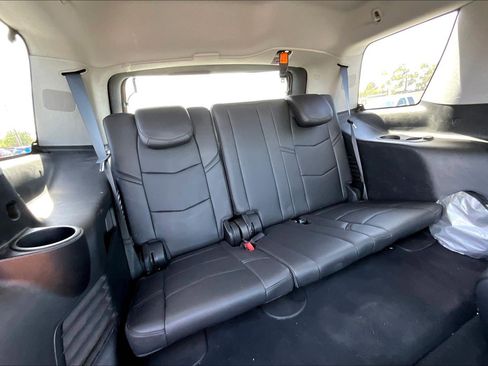 Used 2018 Cadillac Escalade Luxury AWD/4WD image 14