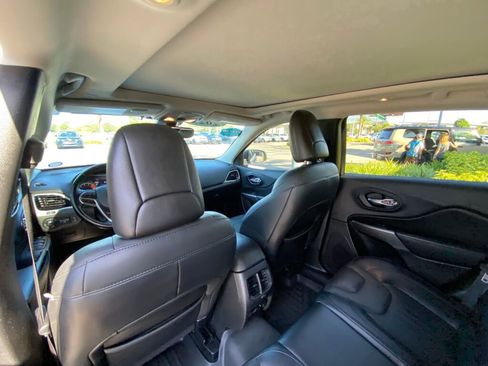 Used 2021 Jeep Cherokee Limited image 19