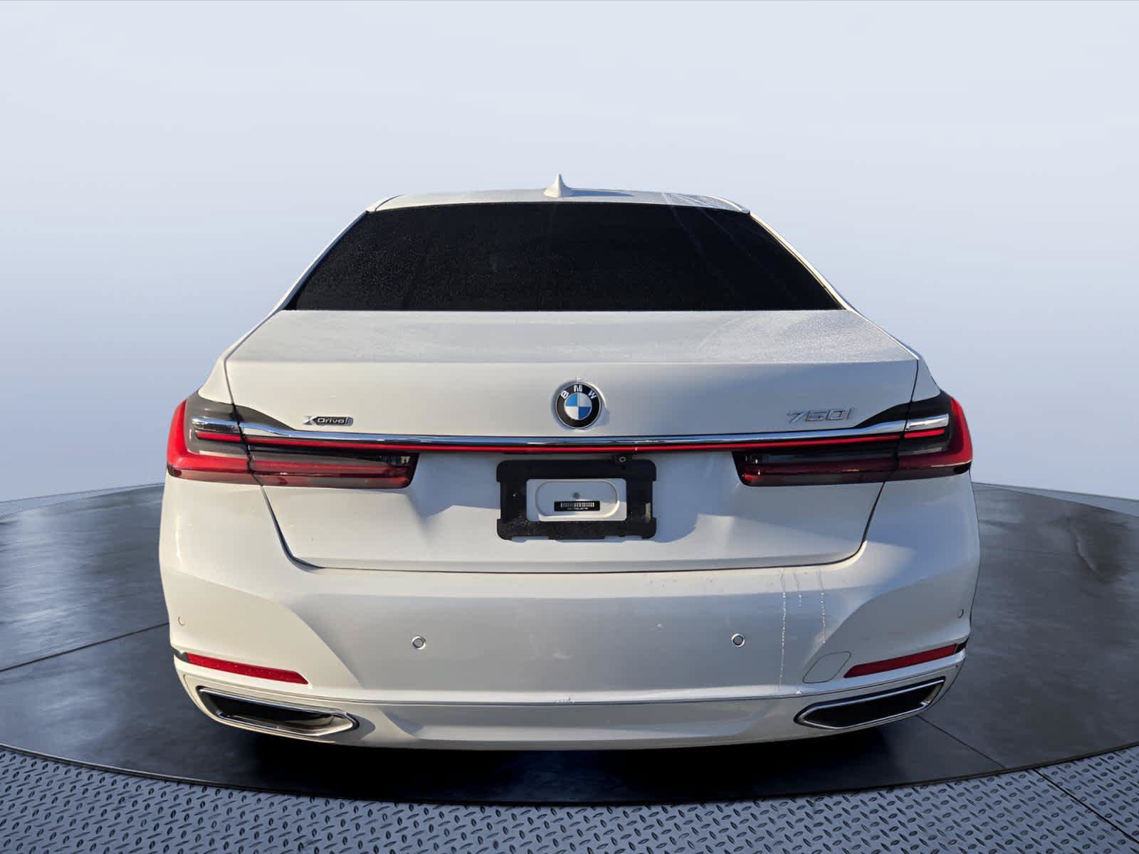 Used 2020 BMW 750i xDrive w/ Executive Package AWD/4WD image 4