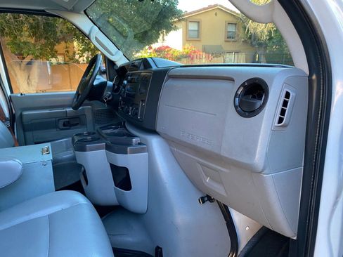 Used 2016 Ford E-350 and Econoline 350 Super Duty image 32