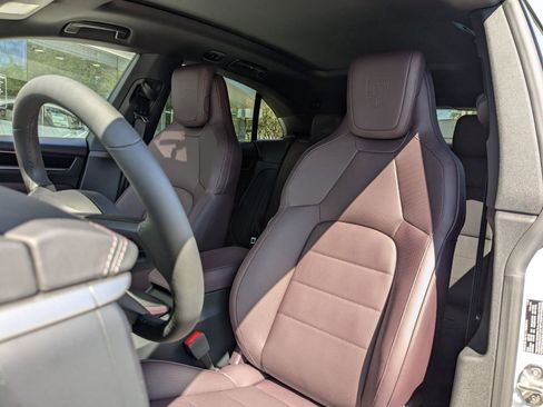 New 2025 Porsche Macan 4S Electric image 5