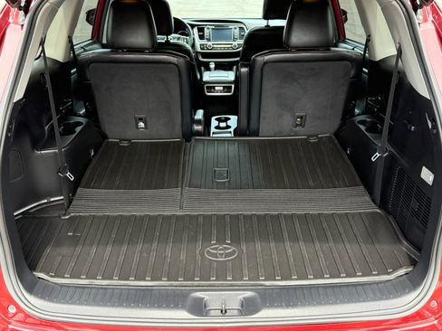 Used 2019 Toyota Highlander SE w/ Nightshade Edition image 35