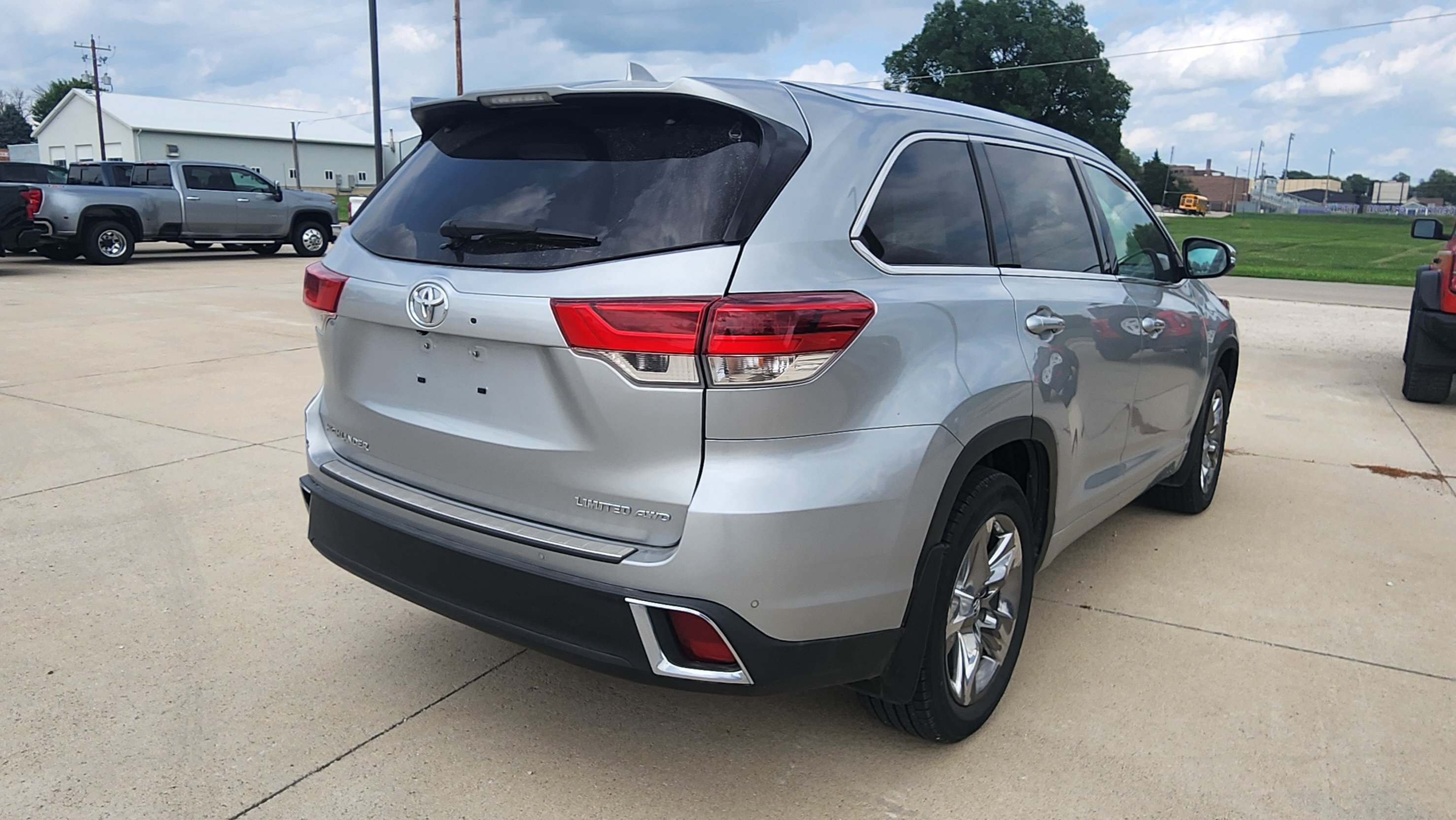 Used 2019 Toyota Highlander Limited Platinum AWD/4WD image 5