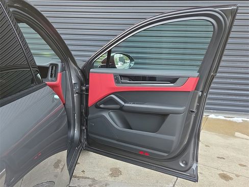 Used 2024 Porsche Cayenne Turbo GT image 19
