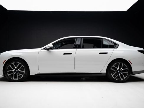 Used 2026 BMW 740i RWD image 17