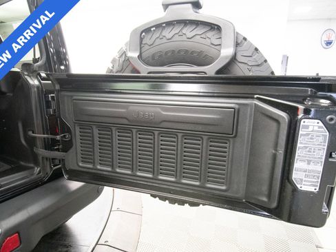 Used 2024 Jeep Wrangler Unlimited Rubicon 4xe image 32