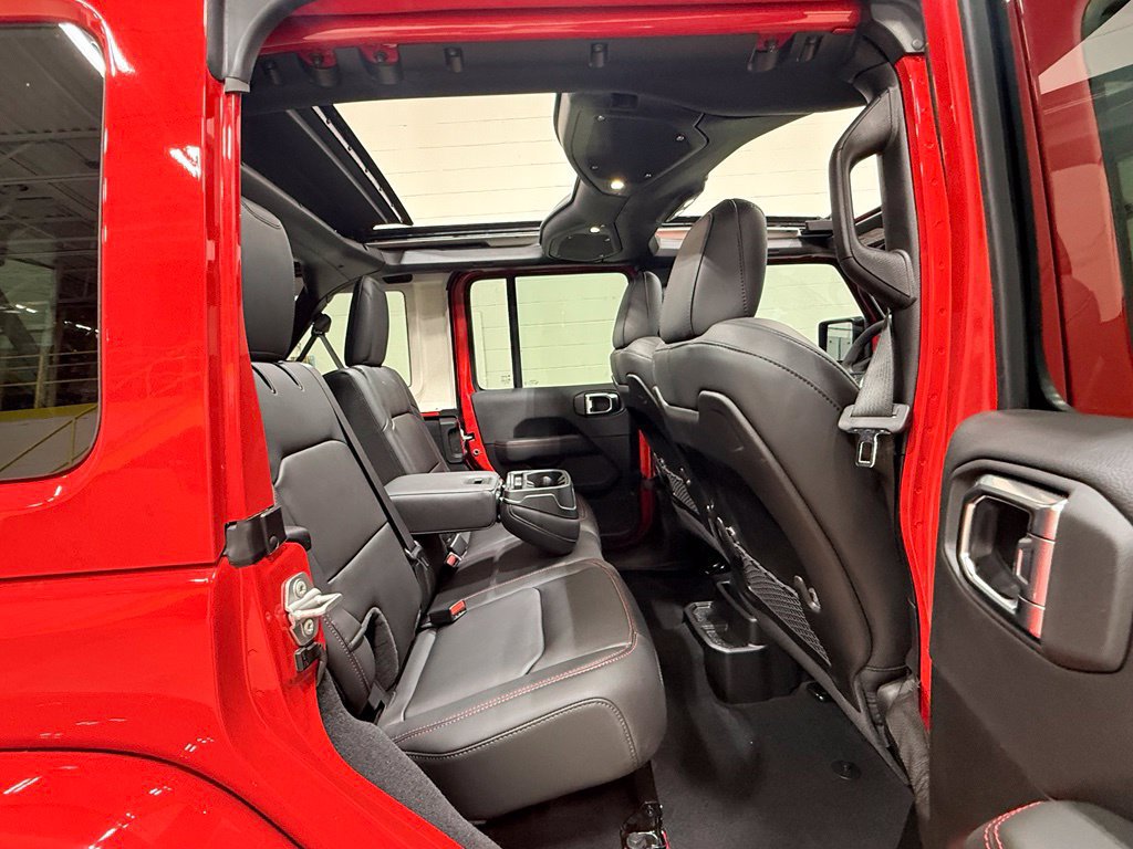 Used 2026 Jeep Wrangler Unlimited Rubicon AWD/4WD image 36