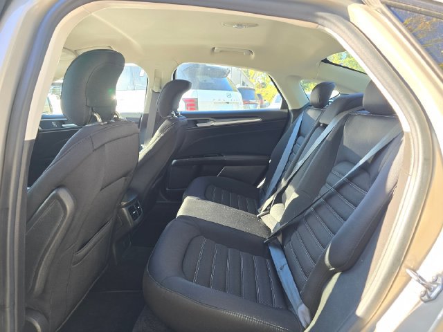 Used 2015 Ford Fusion SE FWD image 16