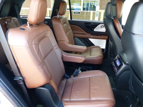 Used 2024 Lincoln Aviator Reserve w/ Equipment Group 201A image 46