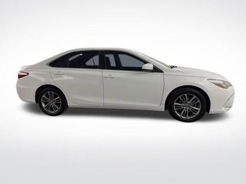 Used 2015 Toyota Camry SE image 9
