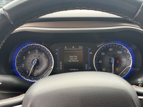 Used 2017 Chrysler Pacifica Touring-L w/ Tire & Wheel Group image 6