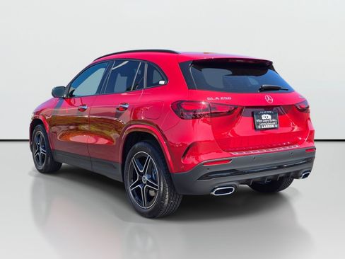 Used 2026 Mercedes-Benz GLA 250 4MATIC image 4