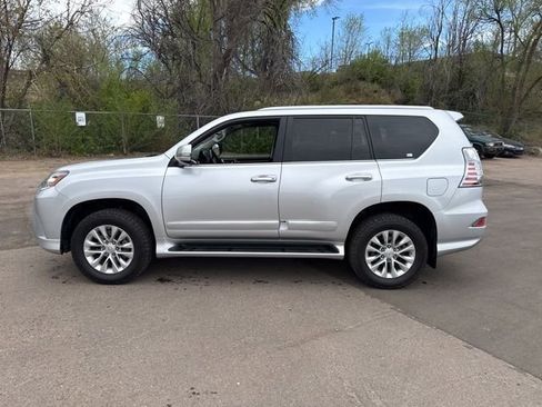 Used 2018 Lexus GX 460 Premium w/ Premium Package image 2