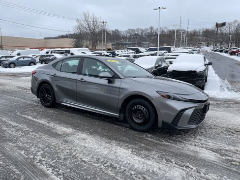 Used 2025 Toyota Camry SE image 6