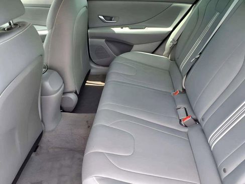 Used 2023 Hyundai Elantra SEL w/ Cargo Package FWD image 9