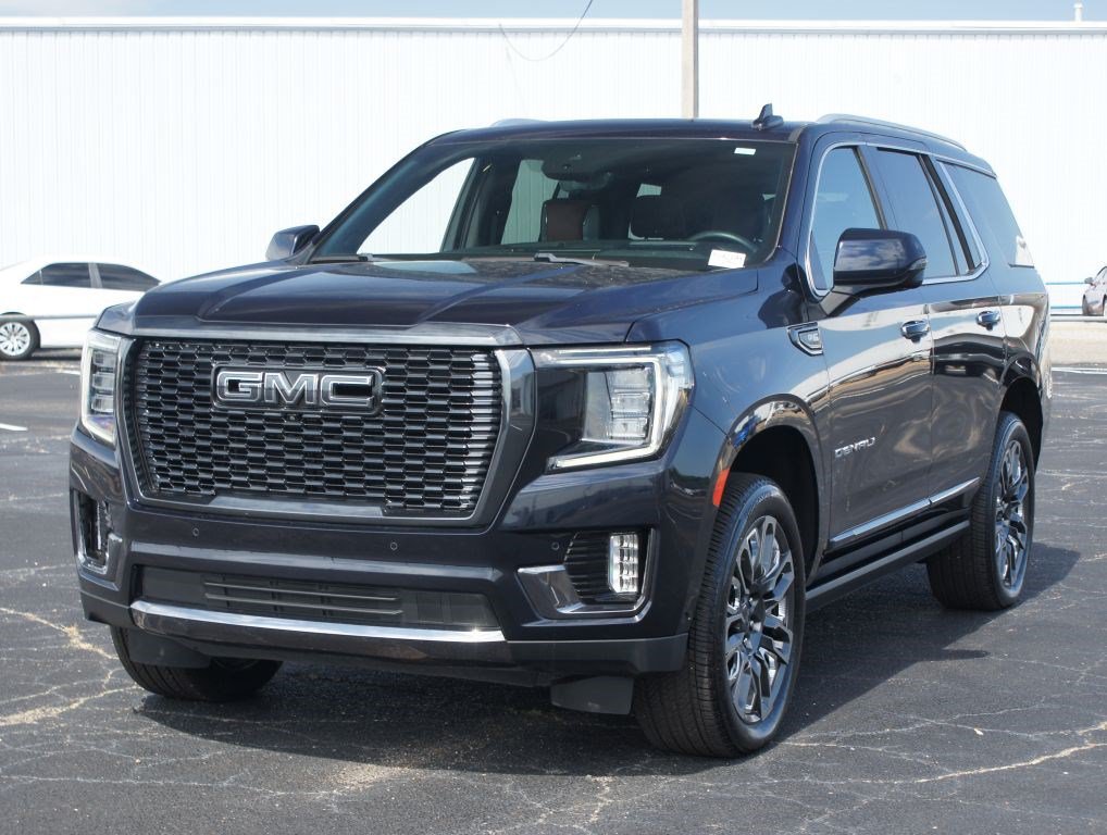 Used 2024 GMC Yukon Denali Ultimate AWD/4WD image 2