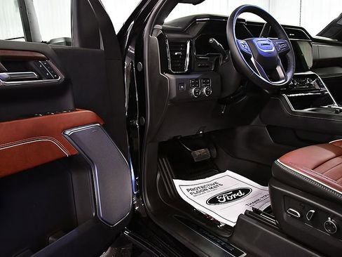 Used 2024 GMC Sierra 3500 Denali Ultimate image 17