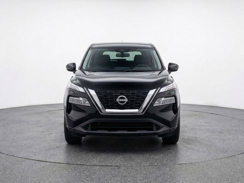 Used 2025 Nissan Rogue SV image 2
