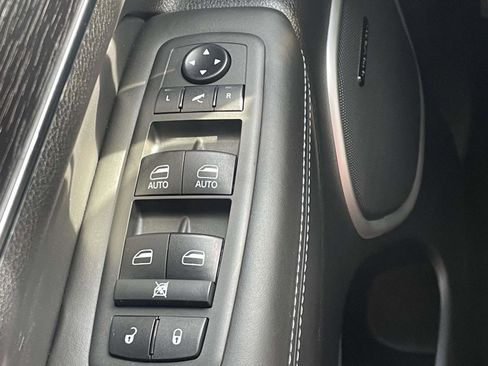 Used 2021 Jeep Grand Cherokee Summit AWD/4WD image 25