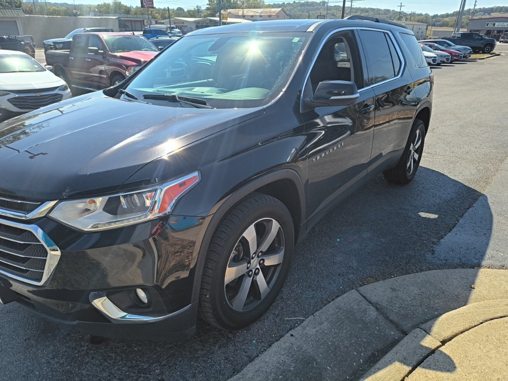 Used 2021 Chevrolet Traverse LT w/ LT Premium Package AWD/4WD image 1