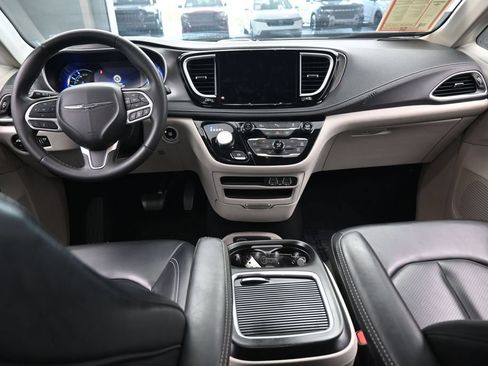 Used 2023 Chrysler Pacifica Touring-L FWD image 36