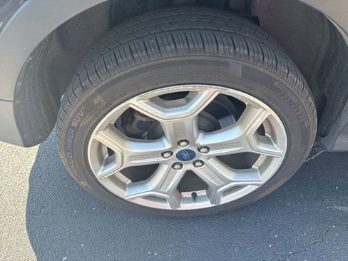 Used 2019 Ford Escape Titanium image 9