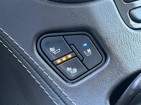 Used 2018 Chevrolet Suburban Premier image 33