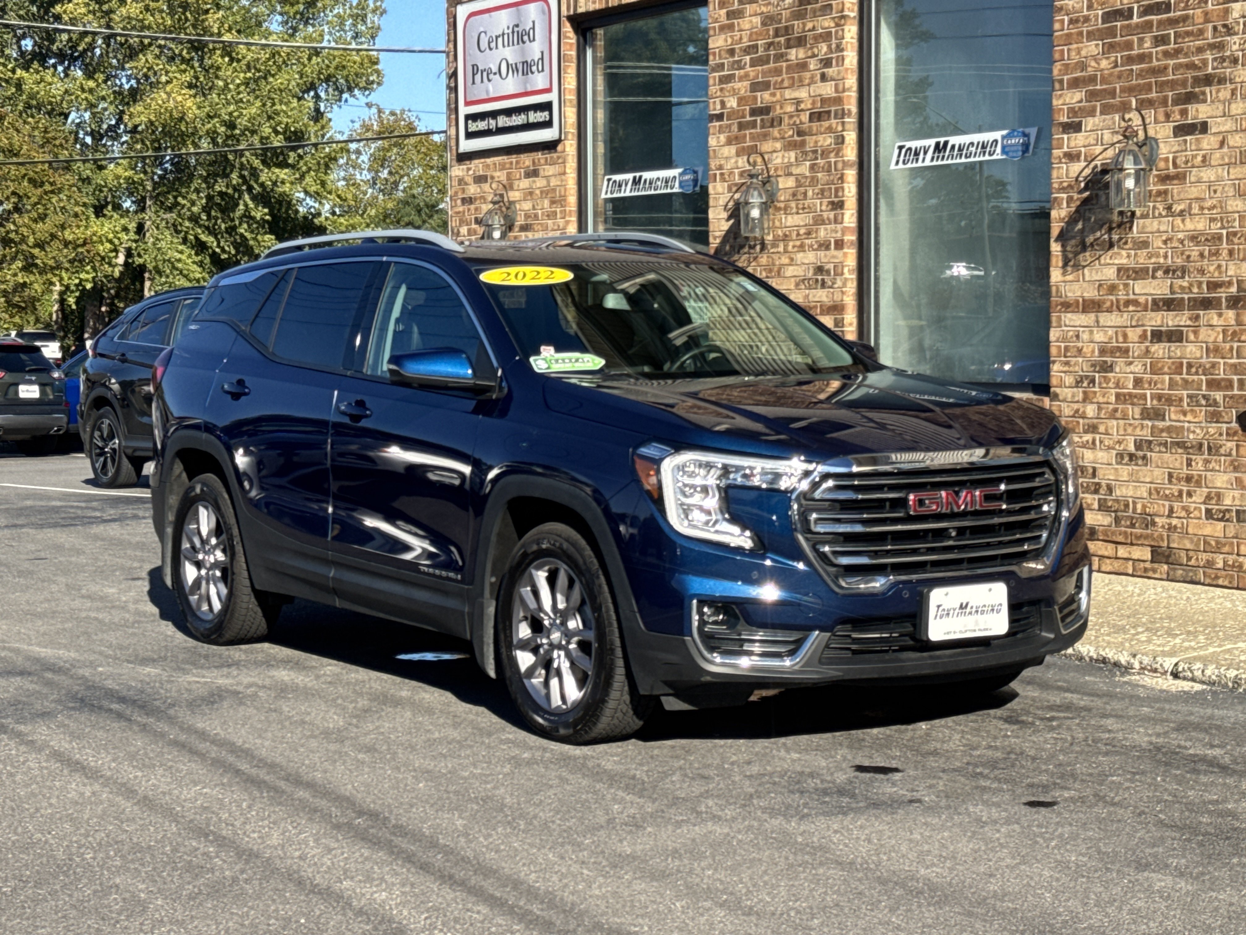 Used 2022 GMC Terrain SLT w/ Infotainment Package II AWD/4WD image 8