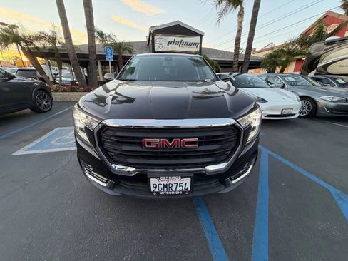 Used 2023 GMC Terrain SLE image 2