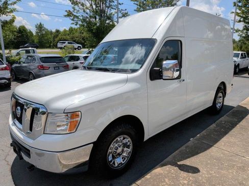 Used 2018 Nissan NV 3500 SL w/ Navigation Package RWD image 2