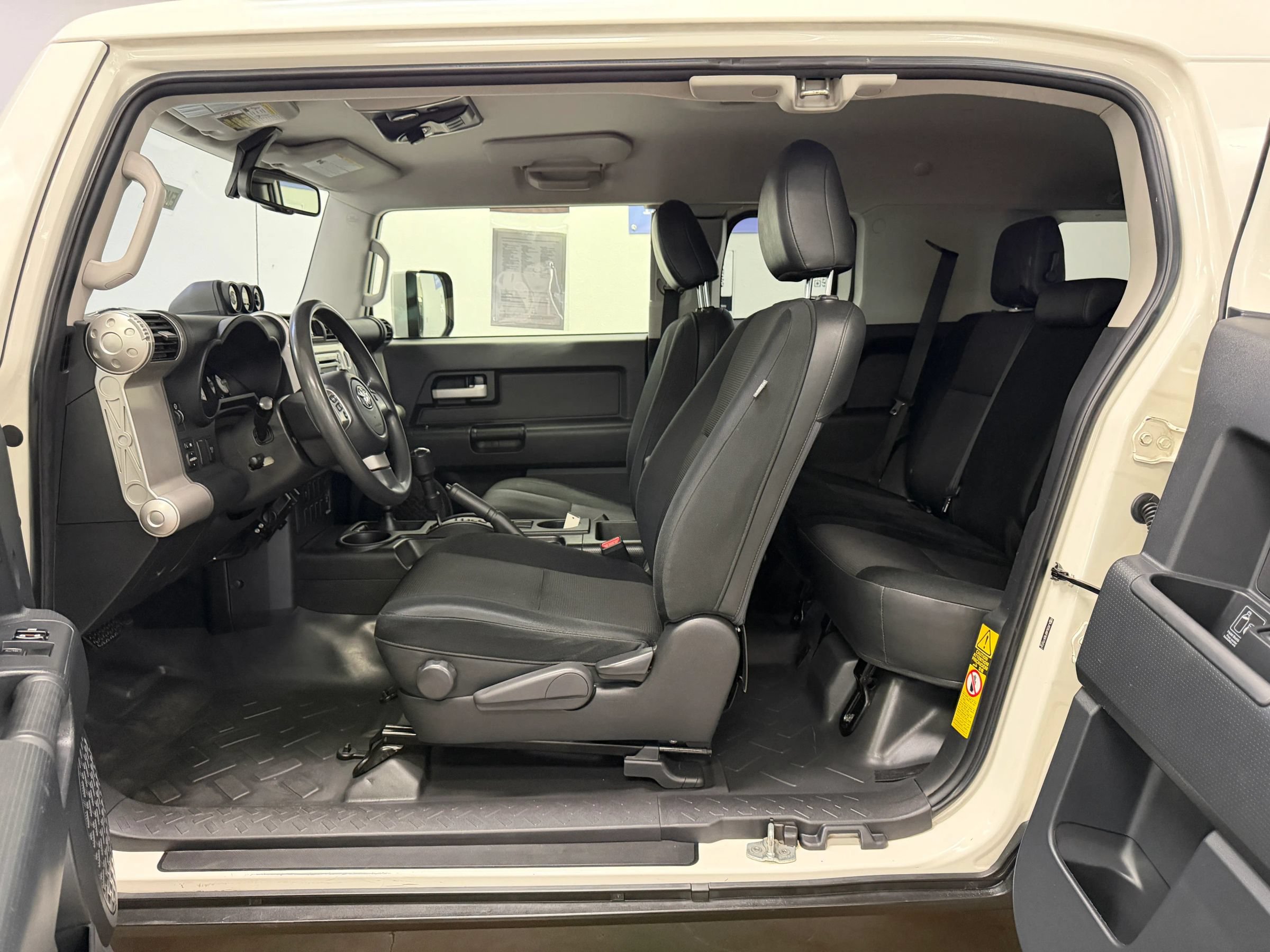 Used 2013 Toyota FJ Cruiser 4WD w/ Convenience Pkg image 19