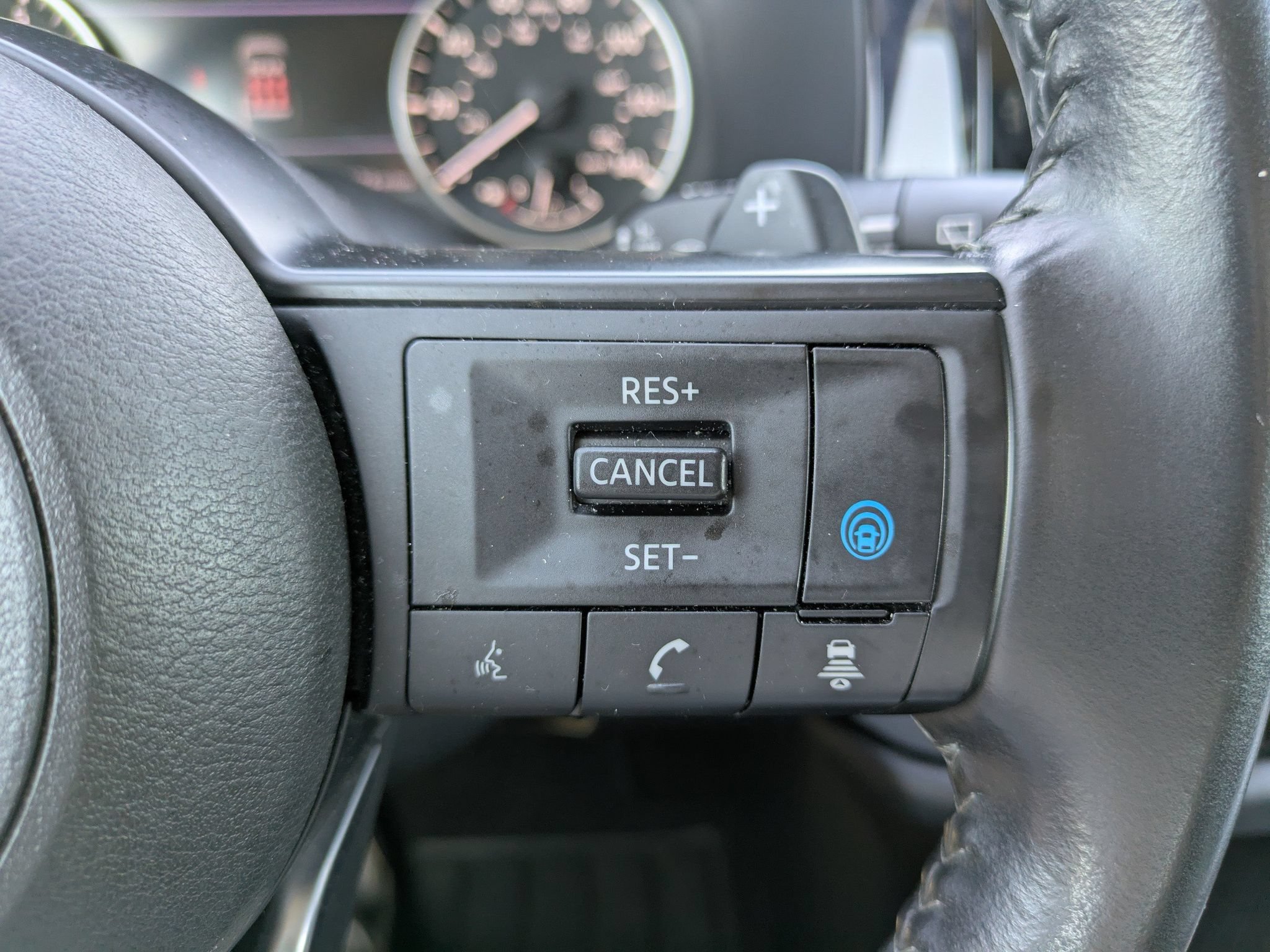 Certified 2024 Nissan Pathfinder SV FWD image 26