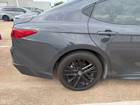 Used 2025 Toyota Camry SE FWD image 5