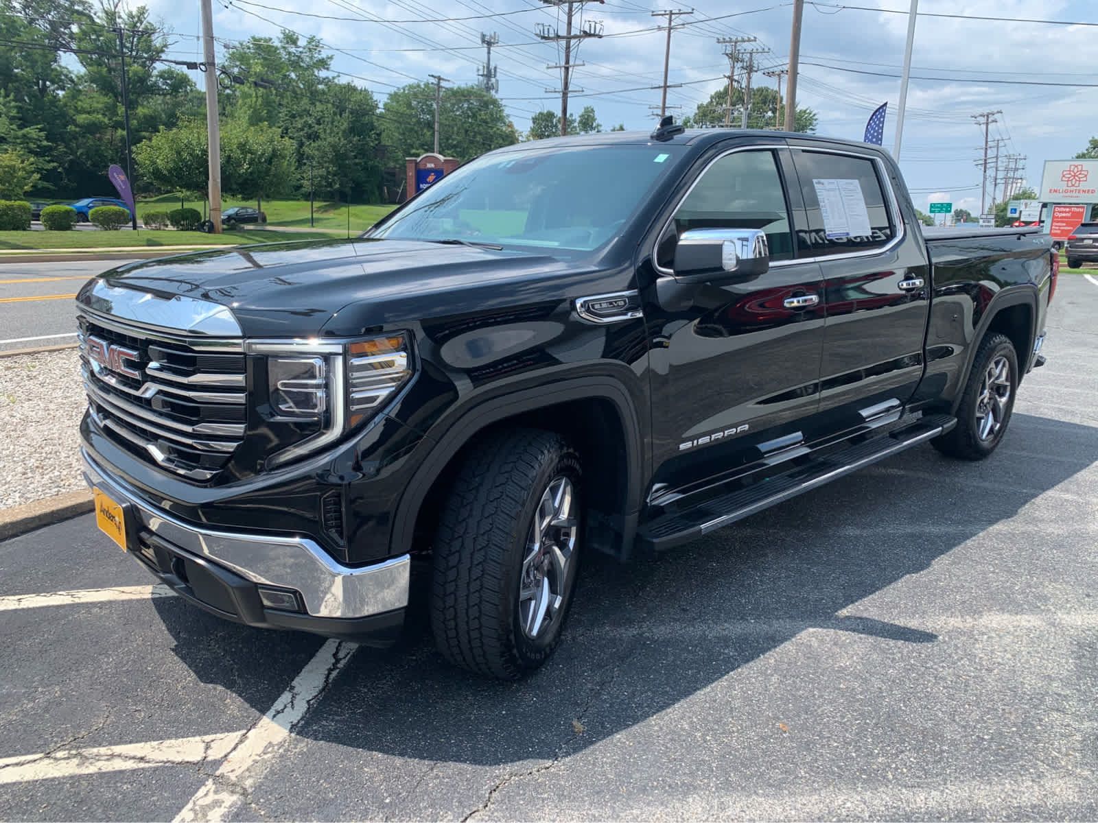 Used 2023 GMC Sierra 1500 SLT w/ SLT Premium Package AWD/4WD image 3