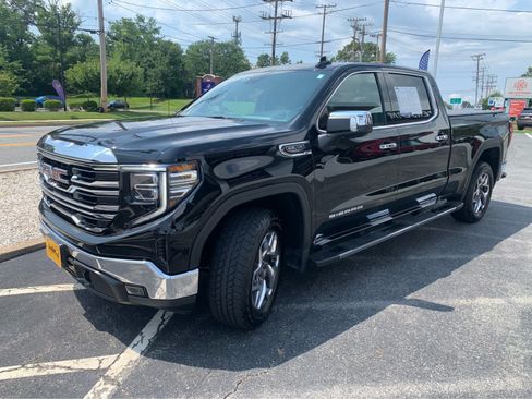 Used 2023 GMC Sierra 1500 SLT w/ SLT Premium Package AWD/4WD image 3