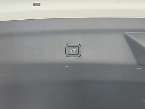 Used 2025 GMC Yukon Elevation RWD image 47