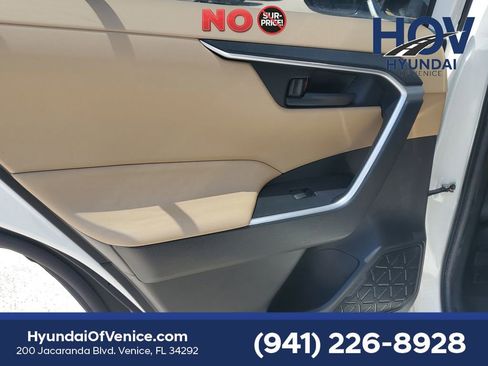 Used 2020 Toyota RAV4 LE AWD/4WD image 14