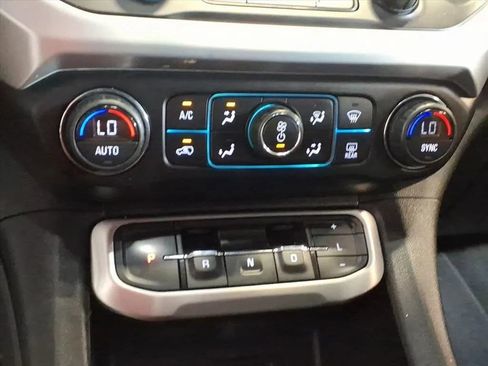 Used 2020 GMC Acadia SLT AWD/4WD image 23