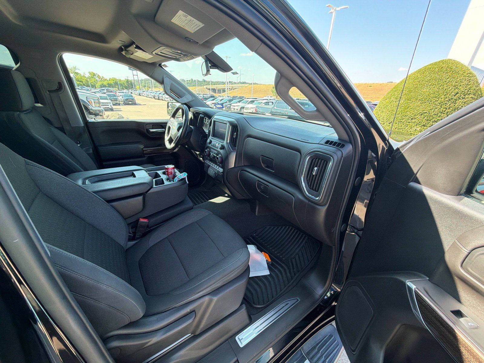 Used 2021 Chevrolet Silverado 1500 LT AWD/4WD image 17