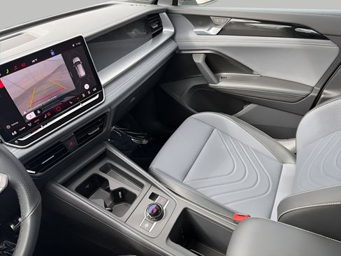 New 2026 Volkswagen Tiguan SE R-Line AWD/4WD image 16