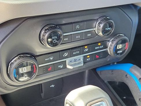Used 2023 Ford Bronco Black Diamond AWD/4WD image 27