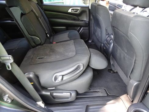 Used 2019 Nissan Pathfinder SV image 38