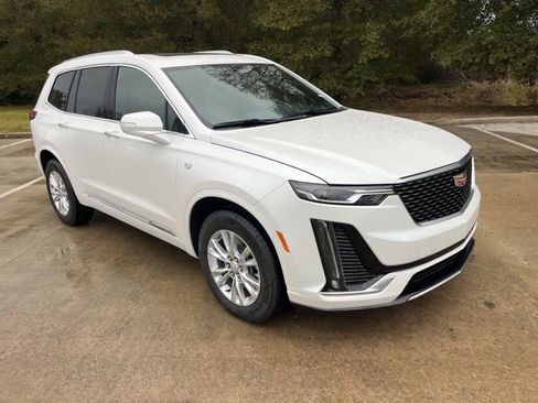 New 2025 Cadillac XT6 Luxury image 11