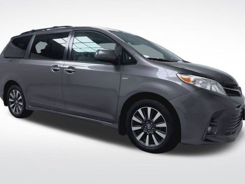 Used 2019 Toyota Sienna XLE Premium image 2