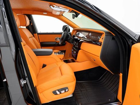 Used 2024 Rolls-Royce Phantom Sedan w/ The Phantom Package RWD image 60