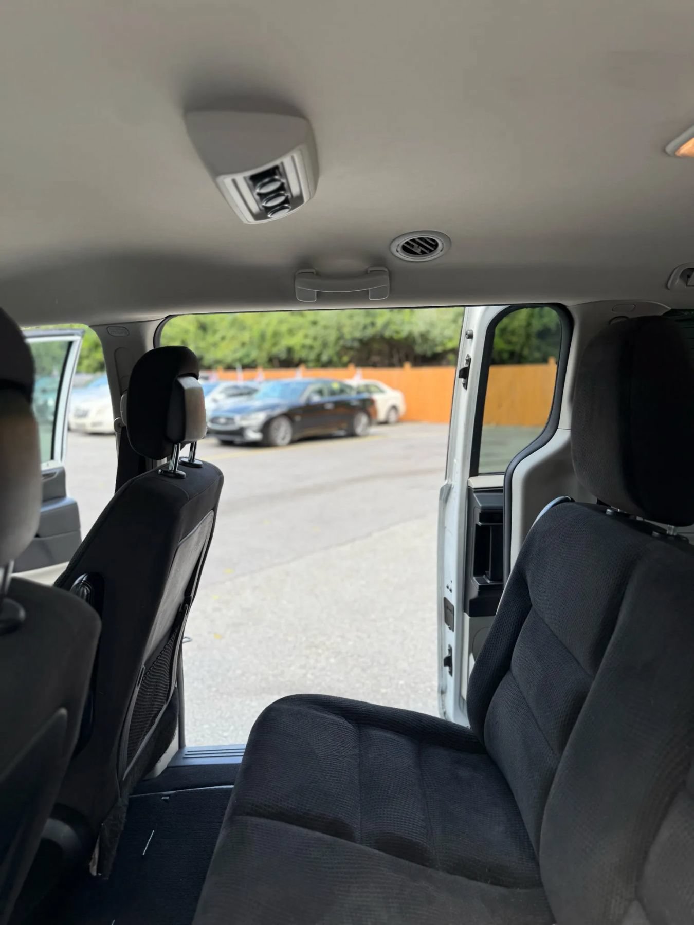 Used 2020 Dodge Grand Caravan SE w/ UConnect Hands-Free Group FWD image 19