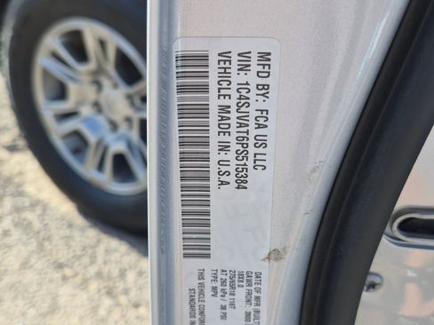 Used 2023 Jeep Wagoneer 4WD image 35